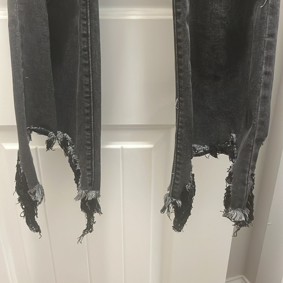 Zenana black distressed jeans. Excellent condition, only worn once. Size 25. - Picture 3 of 9
